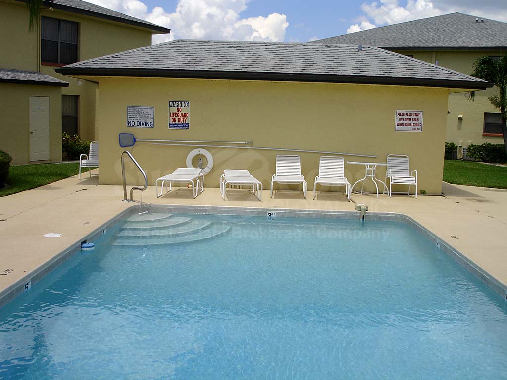 Manatee Cove Community Pool